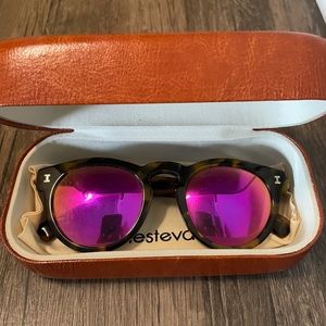 Illesteva Leonard Sunglasses in Tortoise/Pink Mirror